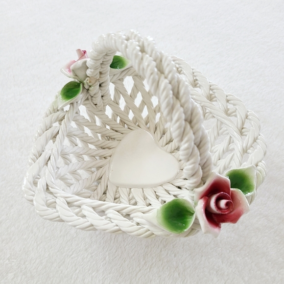 Lanzarin Woven Ceramic Rose Heart Basket - Picture 3 of 7